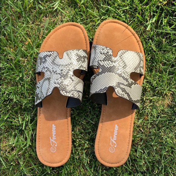 Snakeskin Slides - Picture 1 of 2